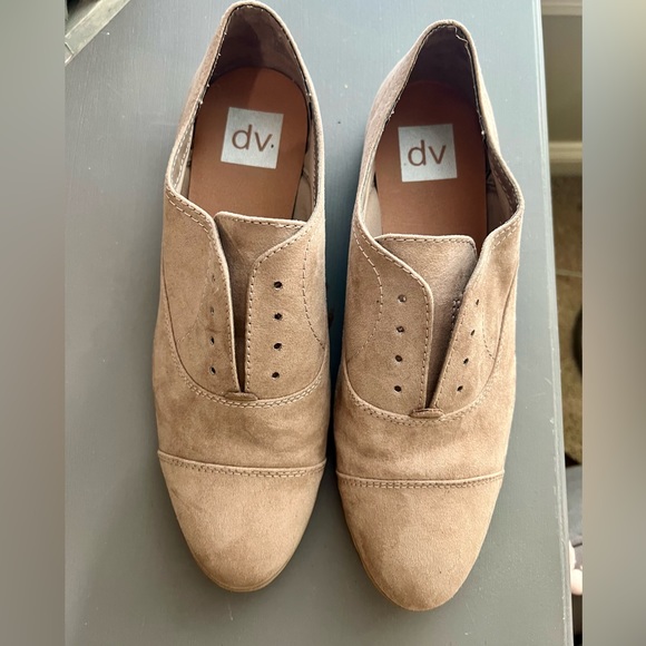 DV Dolce Vita Shoes Womens 9.5 Dress Oxford Flats Beige Textile Almond Cap Toe - Picture 2 of 7